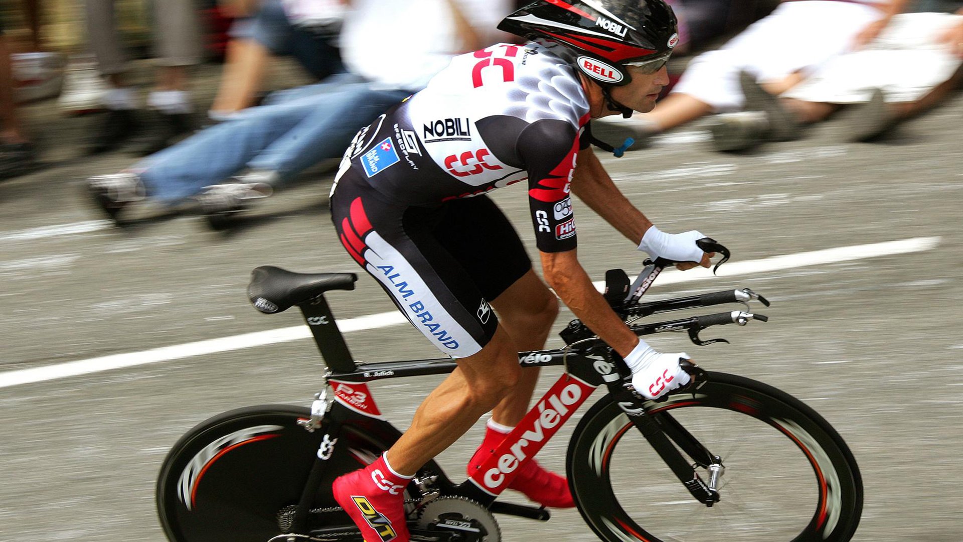 新闻中心全面聚焦新产品上线发布会现场，新产品新闻发布会文稿